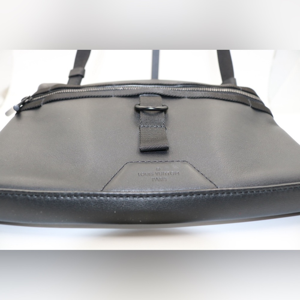 Louis Vuitton dark infinity leather crossbody bag - Picture 3 of 11